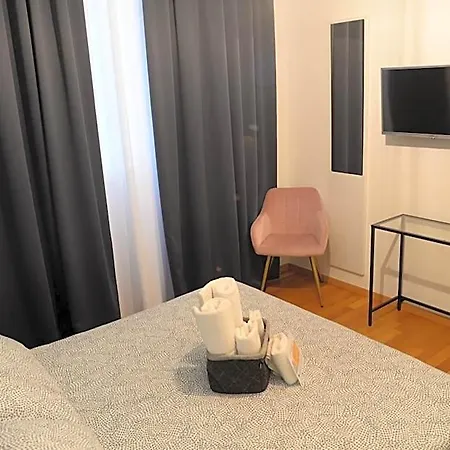 Hotel House Of - No Reception